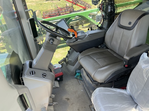 Photo of 2023 John Deere 412R