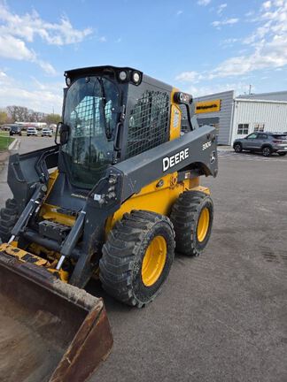 Photo of a 2017 John Deere 330G