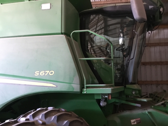  John Deere S670
