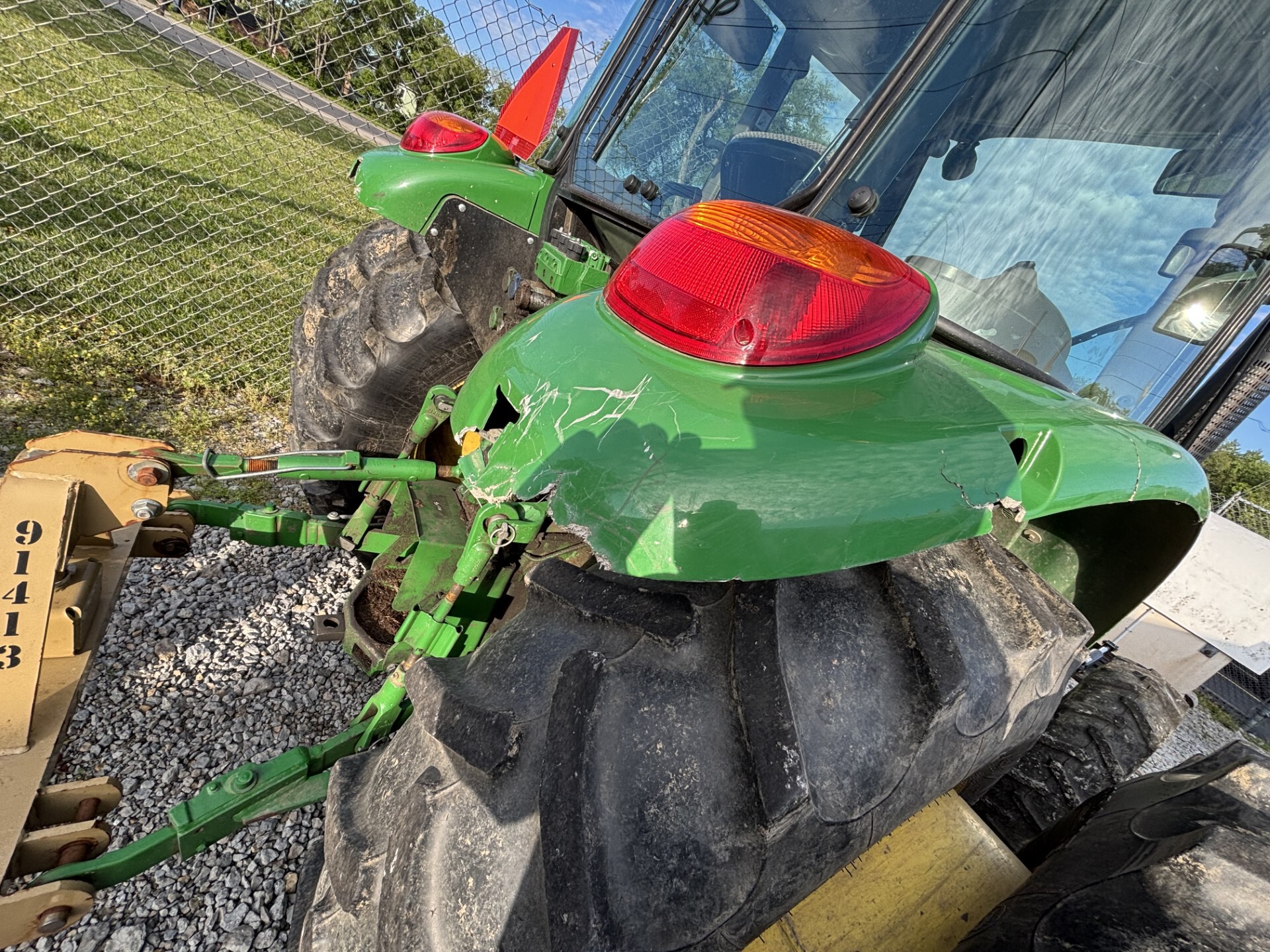 Used 2014 John Deere 5085E Utility Tractors at Koenig Equipment in Germantown, OH - PhotoXL2