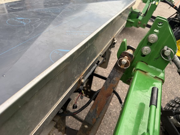  John Deere 5 cu ft Drop Spreader - Photo2