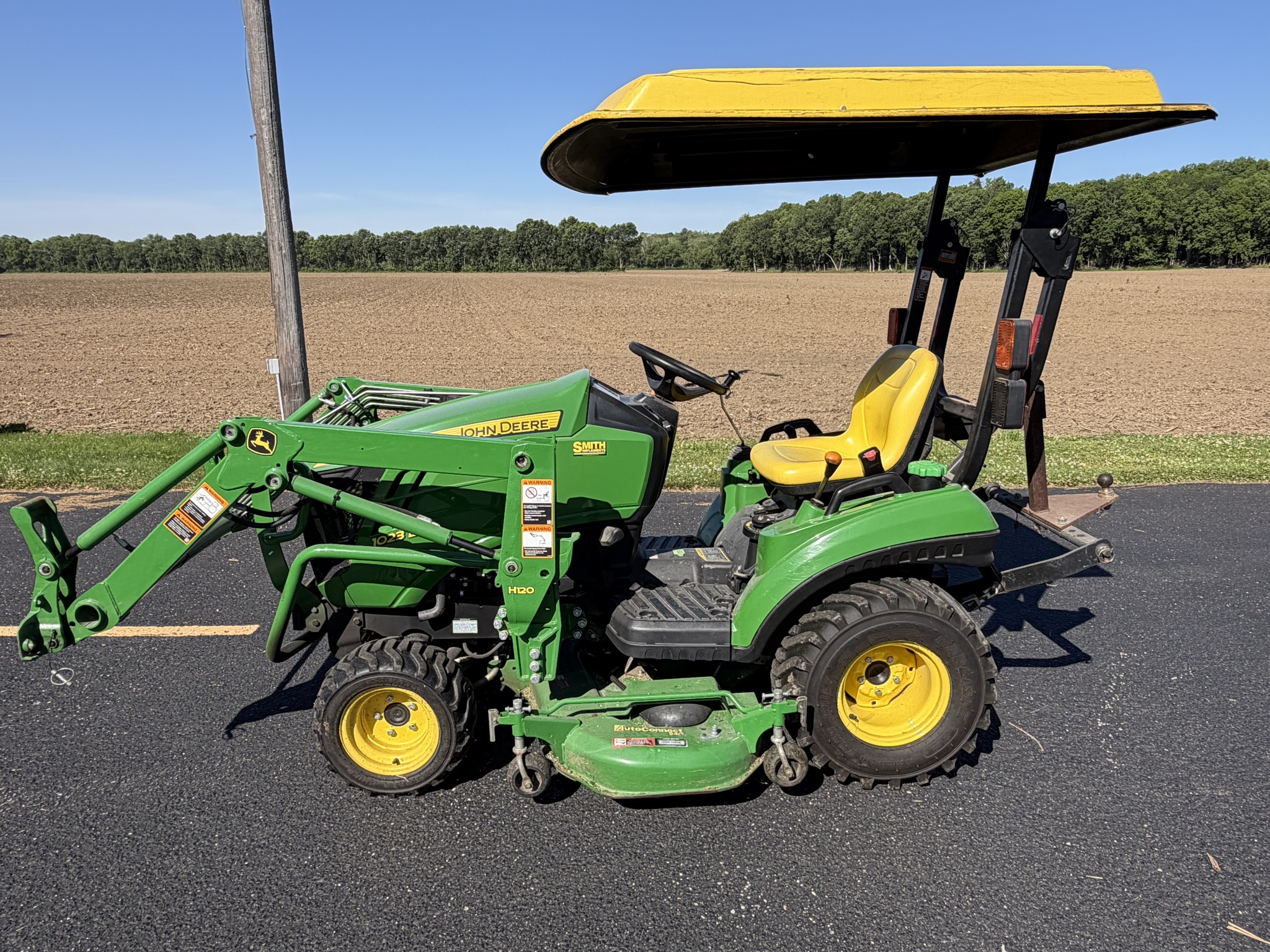 2013 John Deere 1023E Image 2