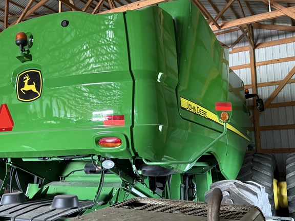  John Deere S690