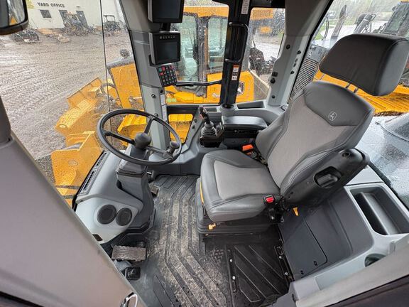 2025 John Deere 544P