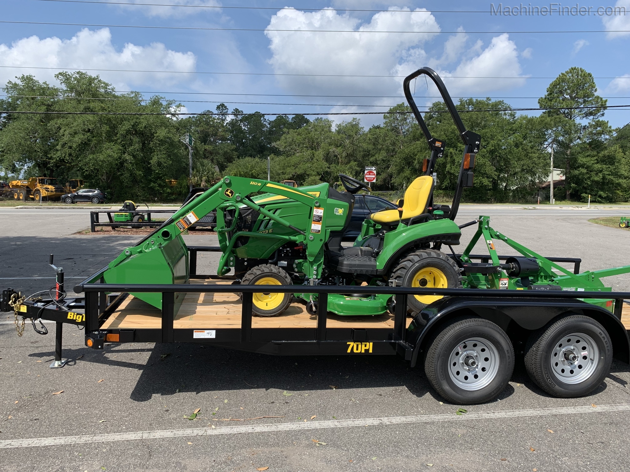 2020 John Deere 1023E Image 1