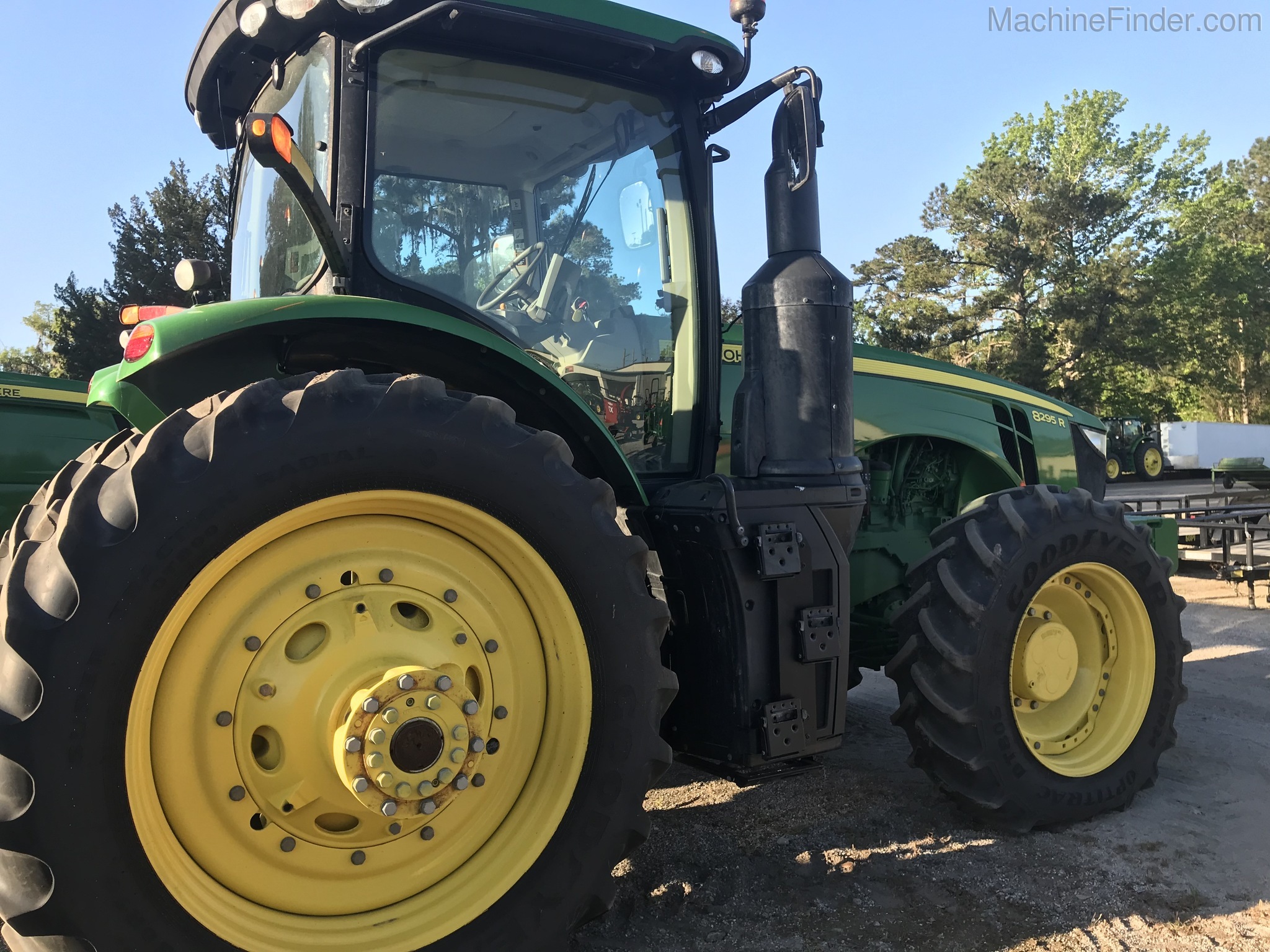2017 John Deere 8295R Image 6