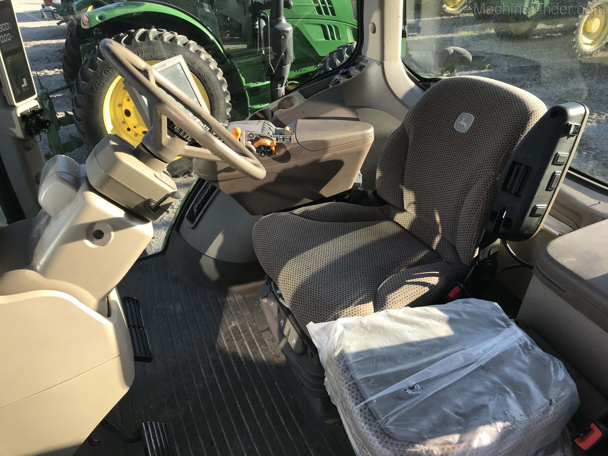 2017 John Deere 8295R Image 7