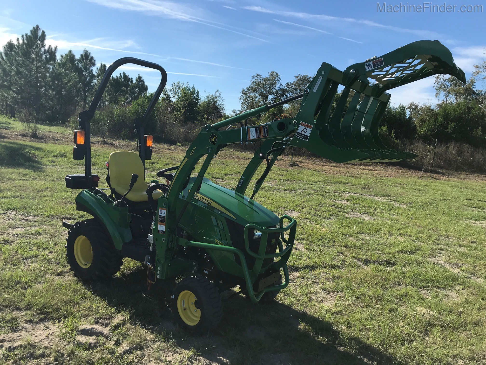 2020 John Deere 1023E Grapple Image 1