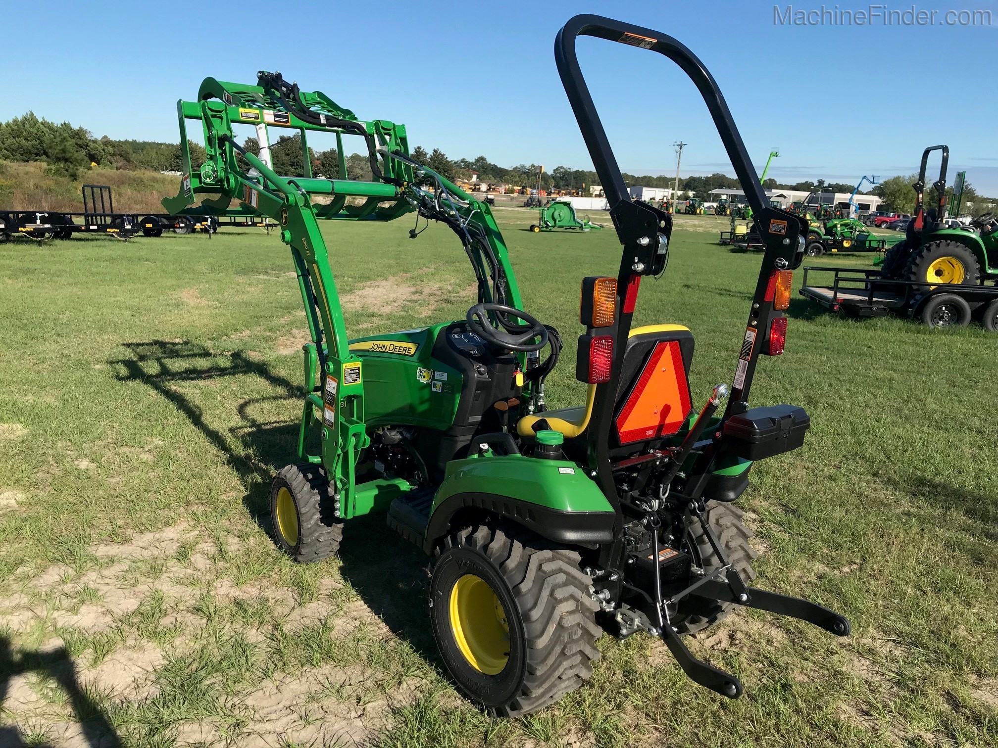 2020 John Deere 1023E Grapple Image 4
