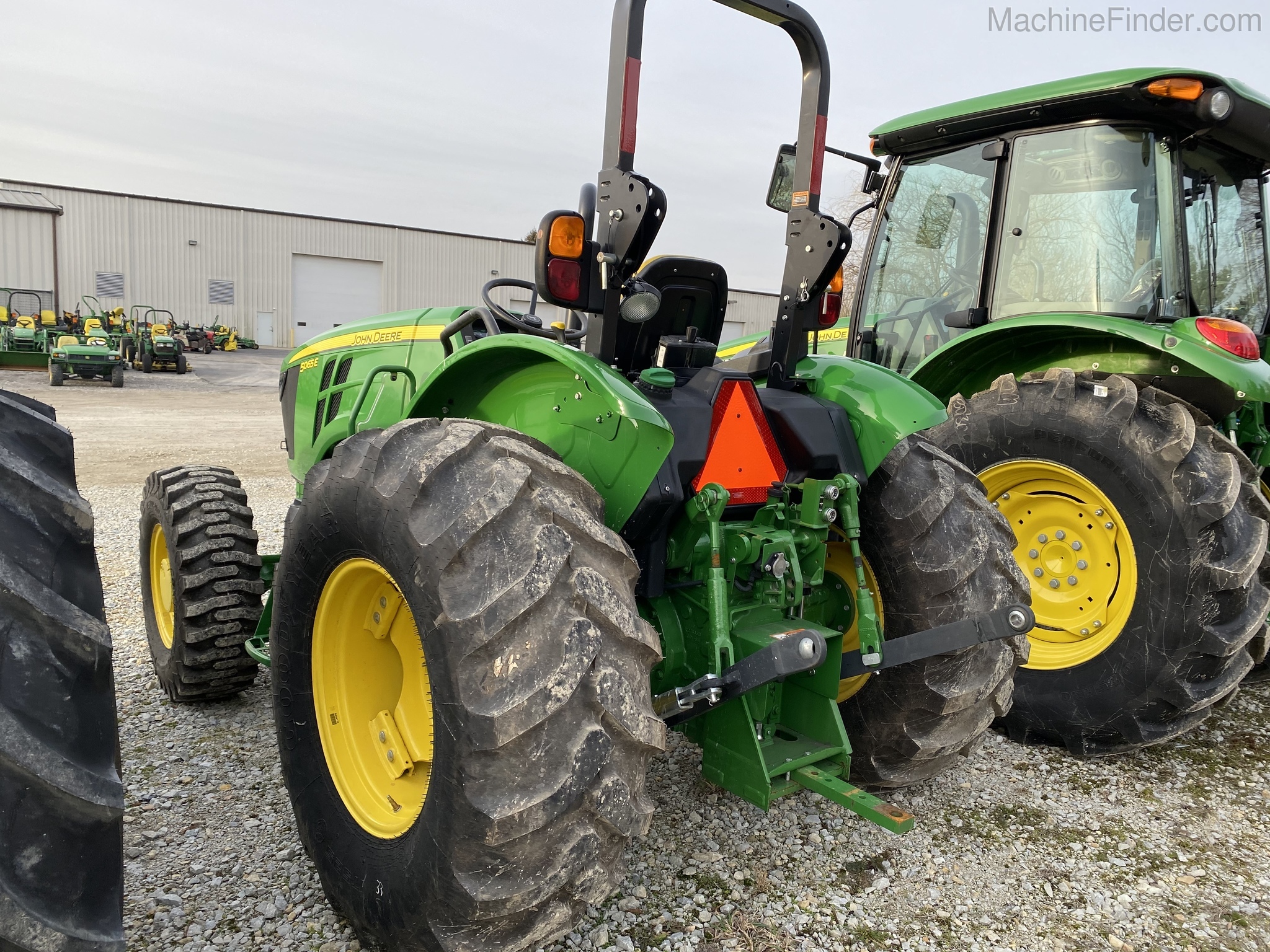 2018 John Deere 5065E Image 4
