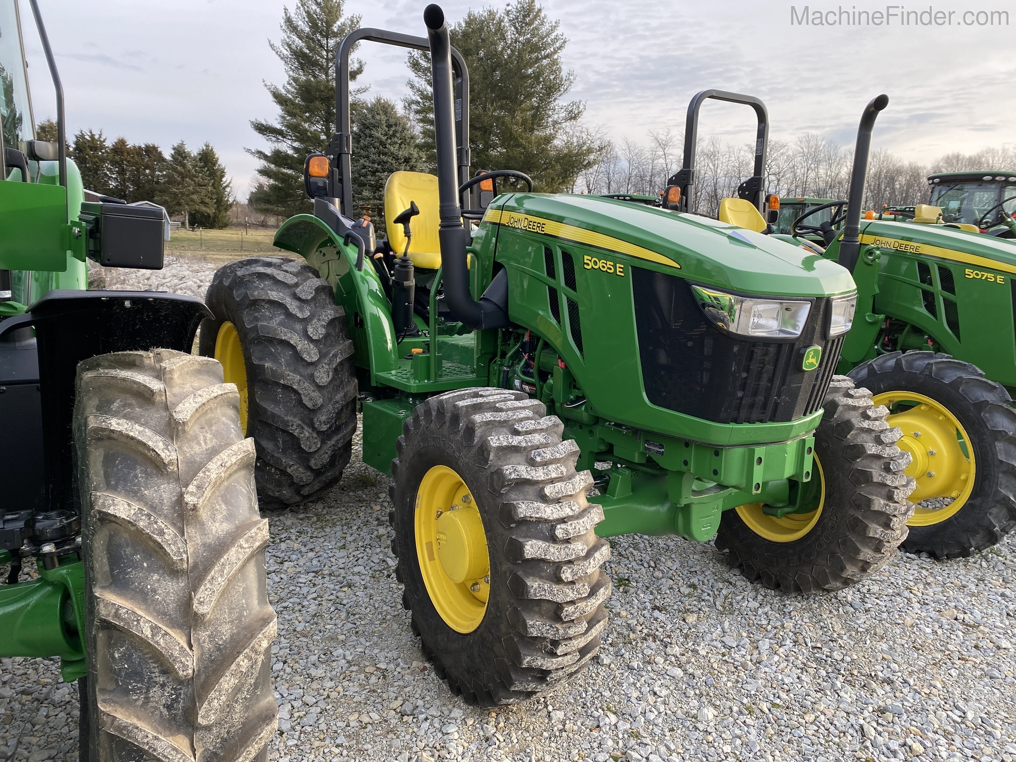 2018 John Deere 5065E Image 3
