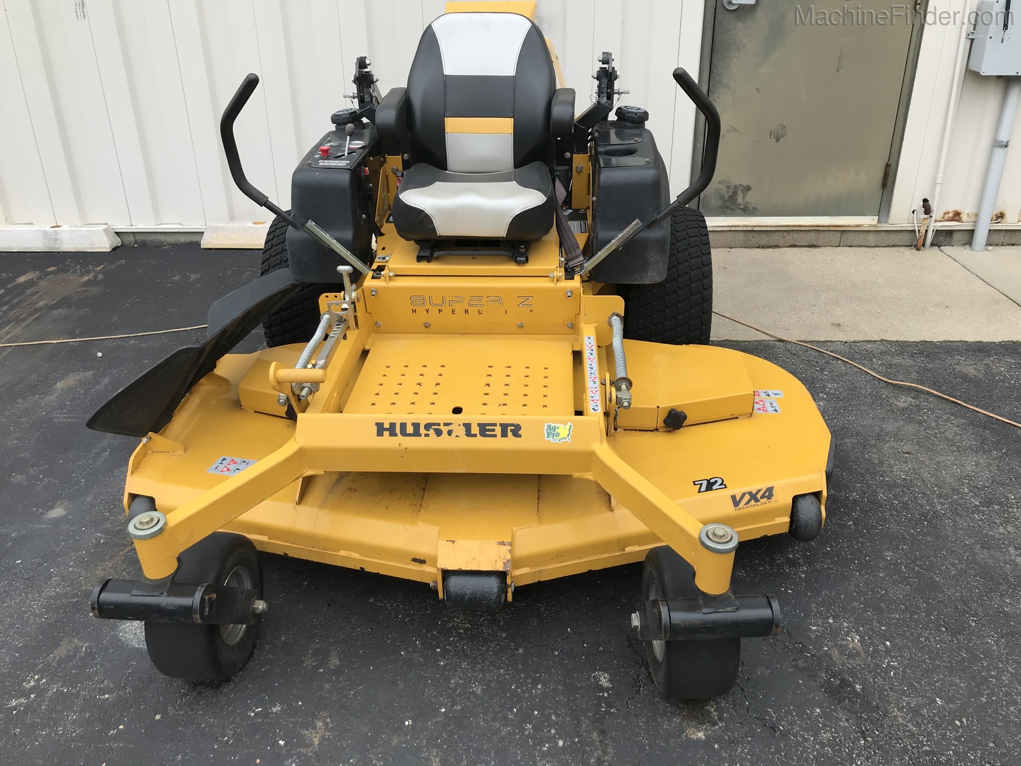 2017 Hustler HYPERDRIVE Image 4