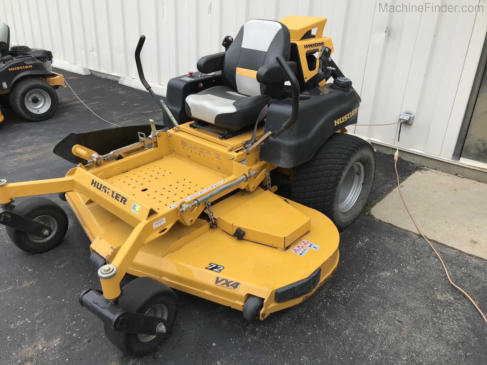 2017 Hustler HYPERDRIVE Image 2