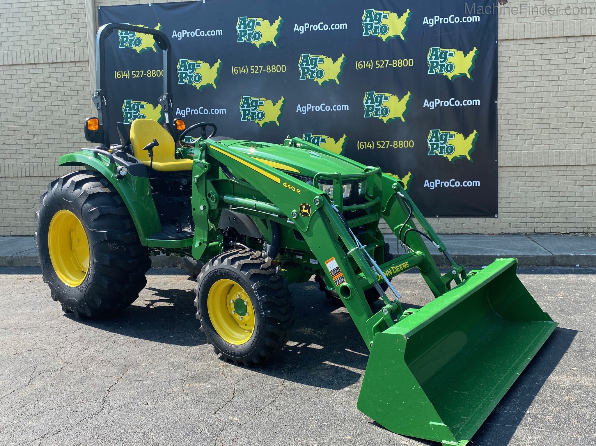 2019 John Deere 4066R Image 6