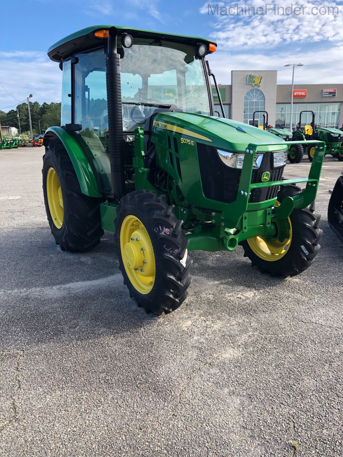 2020 John Deere 5075E Image 2