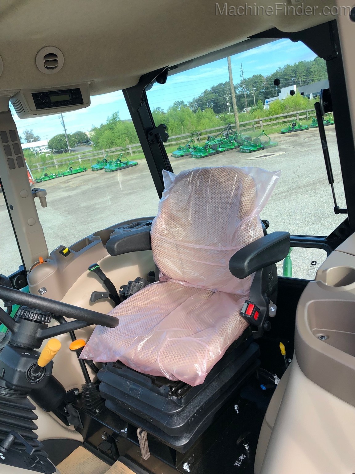 2020 John Deere 5075E Image 9