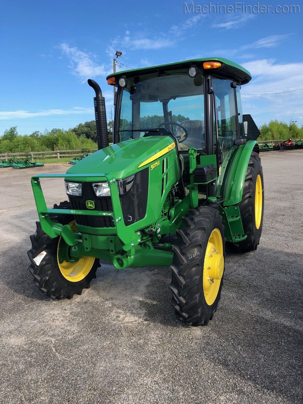 2020 John Deere 5075E Image 1