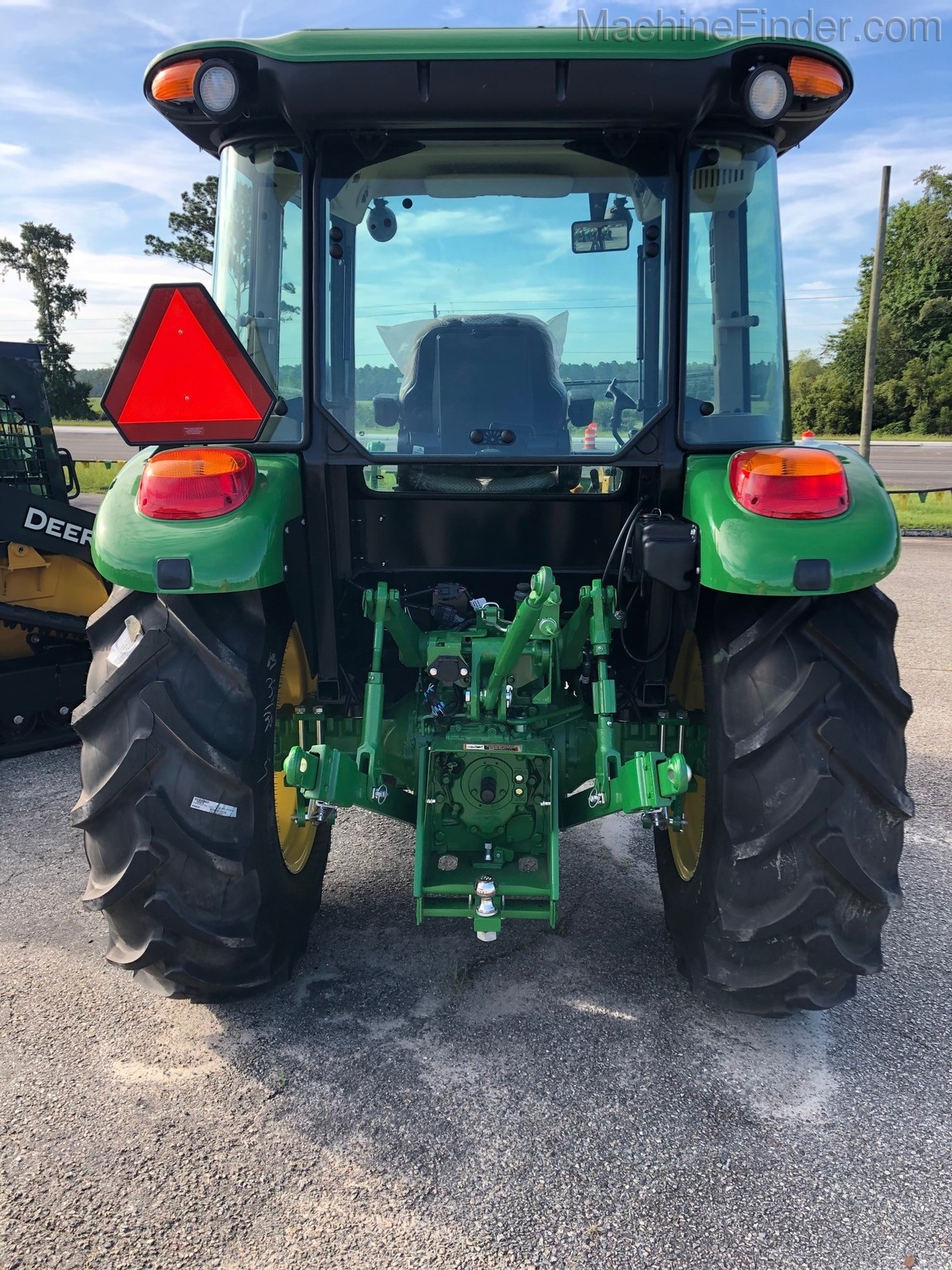 2020 John Deere 5075E Image 4