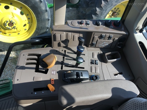 2018 John Deere 6155M Image 8