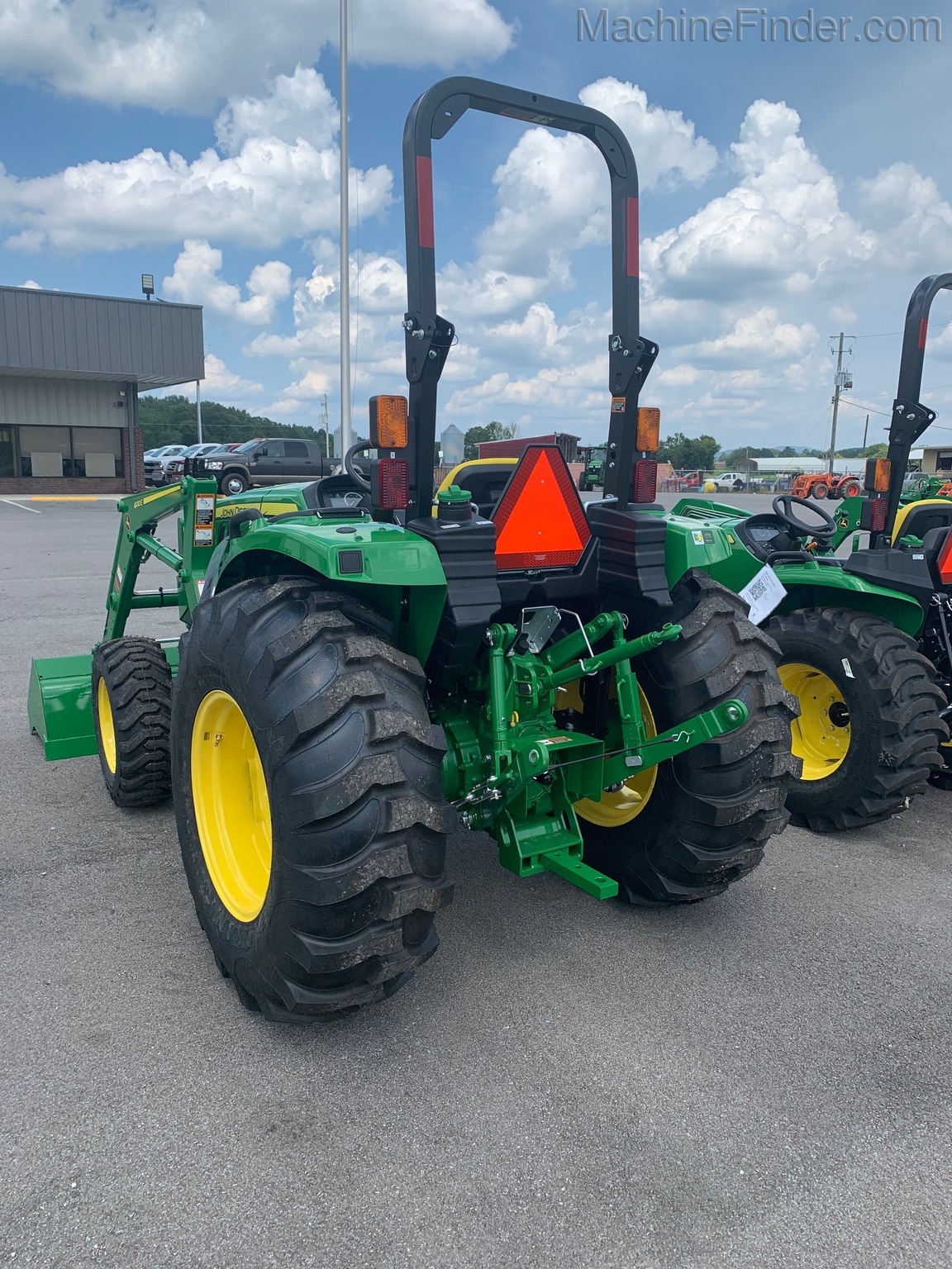 2020 John Deere 4052M Image 4