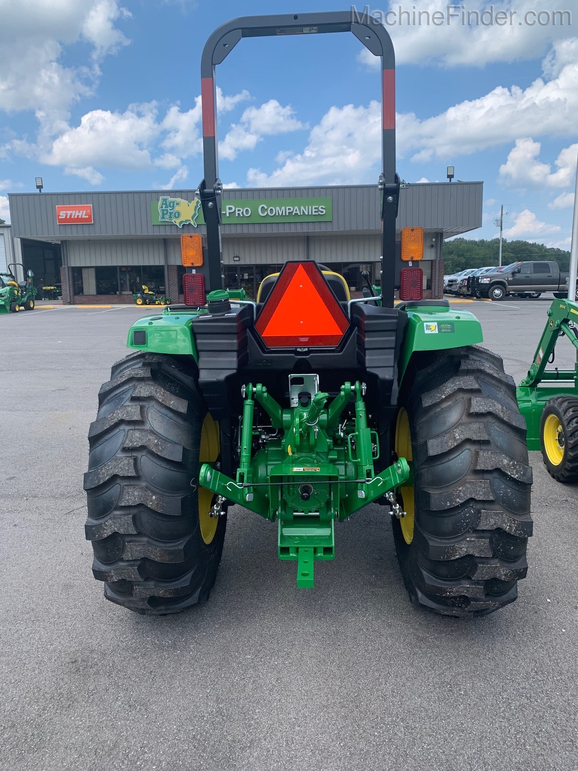 2020 John Deere 4052M Image 5