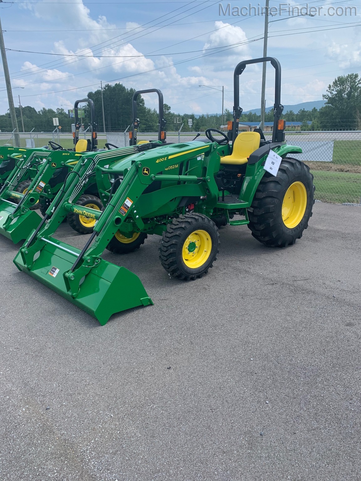 2020 John Deere 4052M Image 2