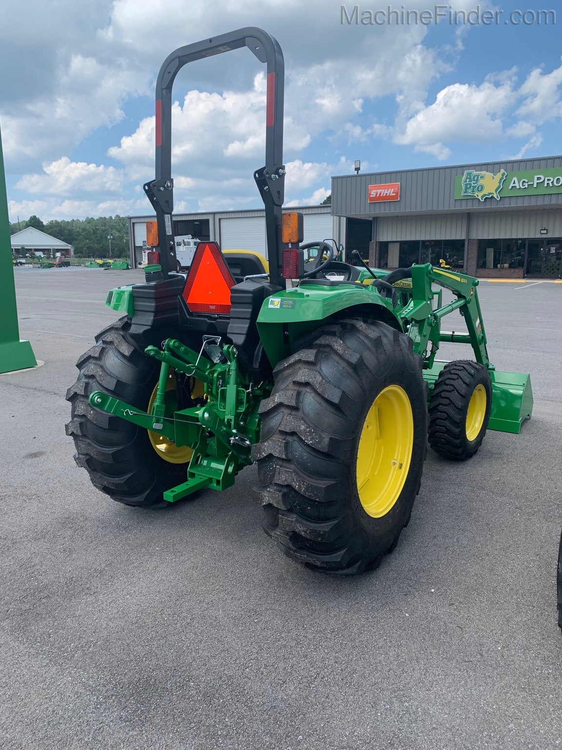 2020 John Deere 4052M Image 6