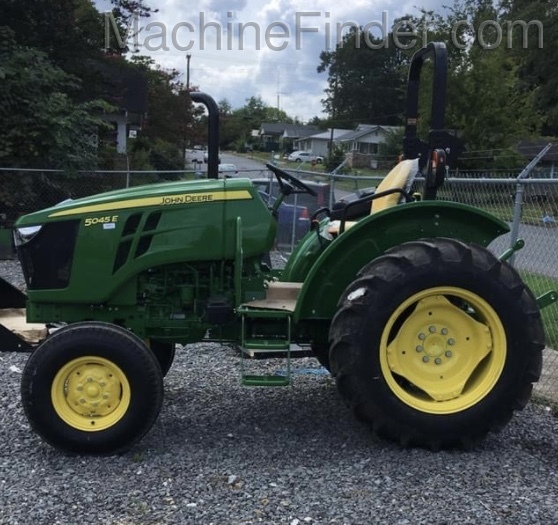 2020 John Deere 5045E Image 2