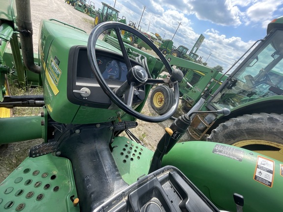 2000 John Deere 5205 Image 2