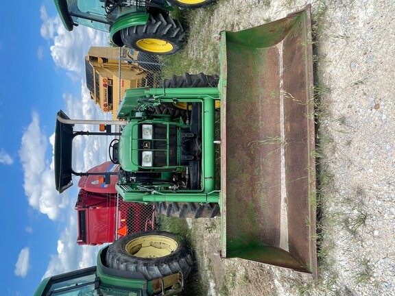 2000 John Deere 5205 Image 4