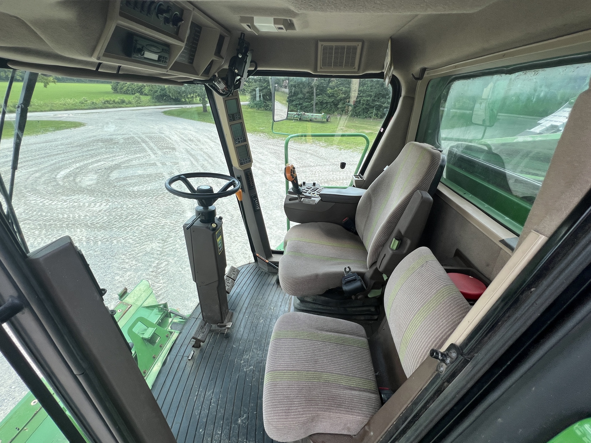 2005 John Deere 9560 STS Image 9