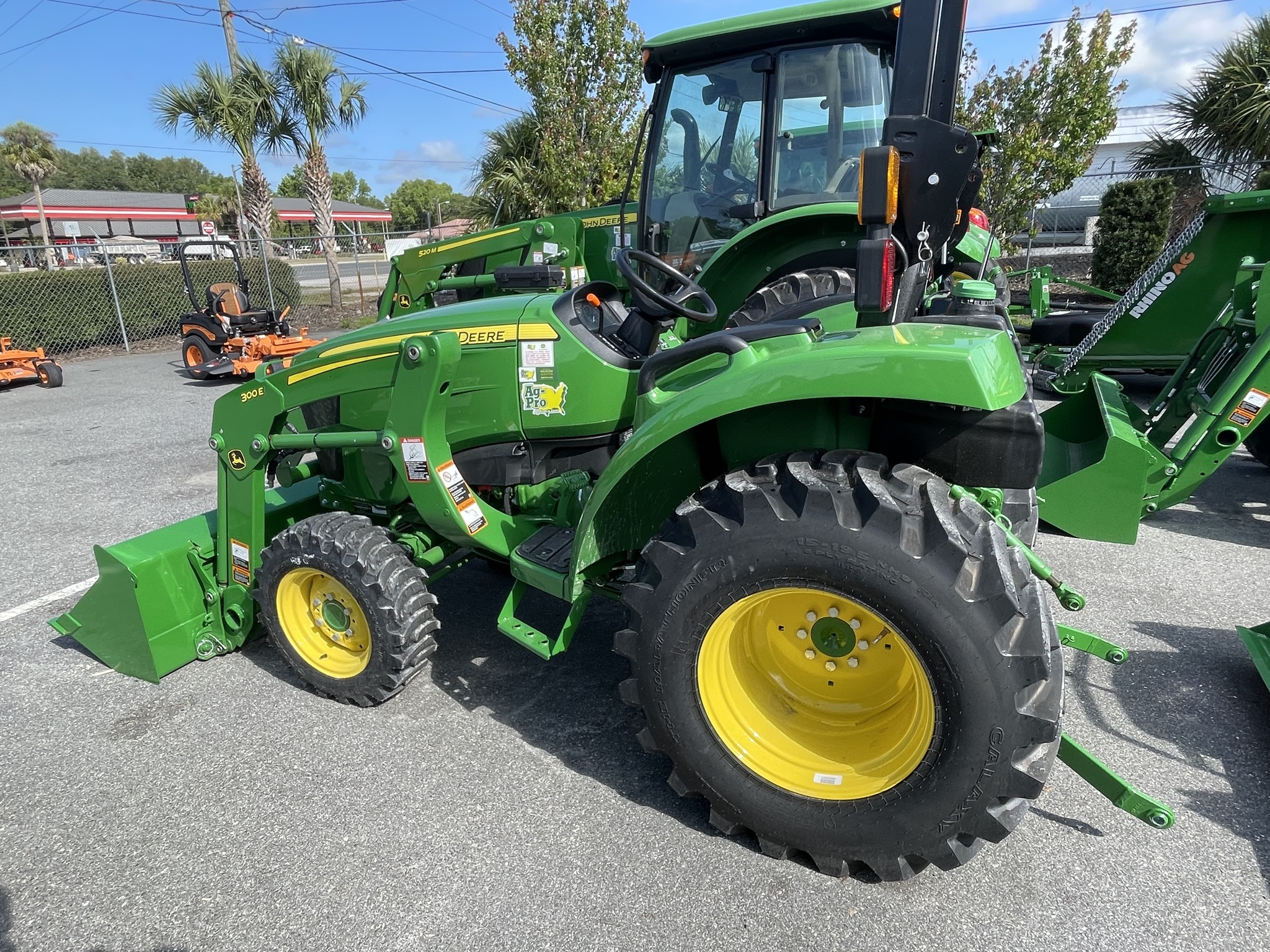 2022 John Deere 3035D Image 3