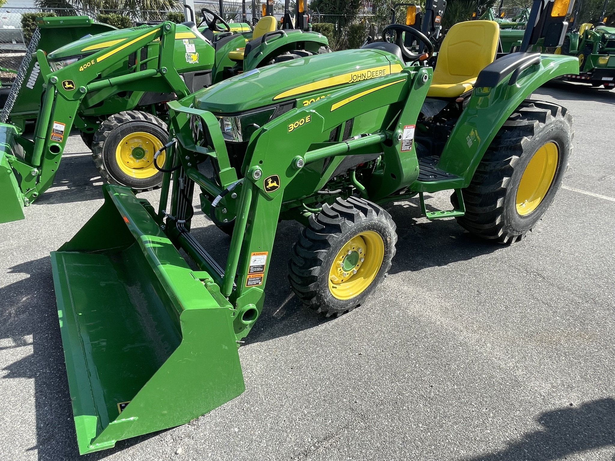 2022 John Deere 3035D Image 4