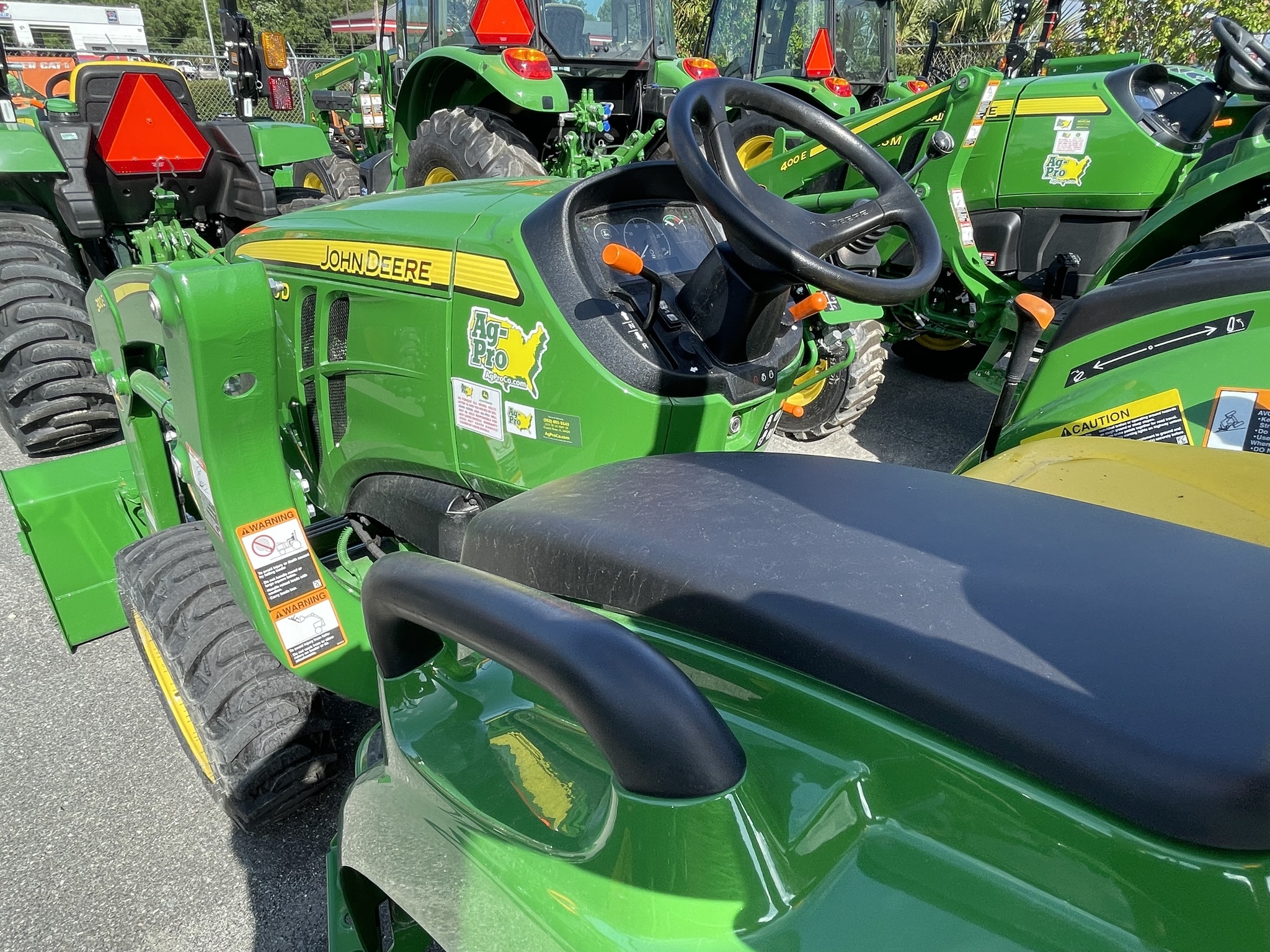 2022 John Deere 3035D Image 5
