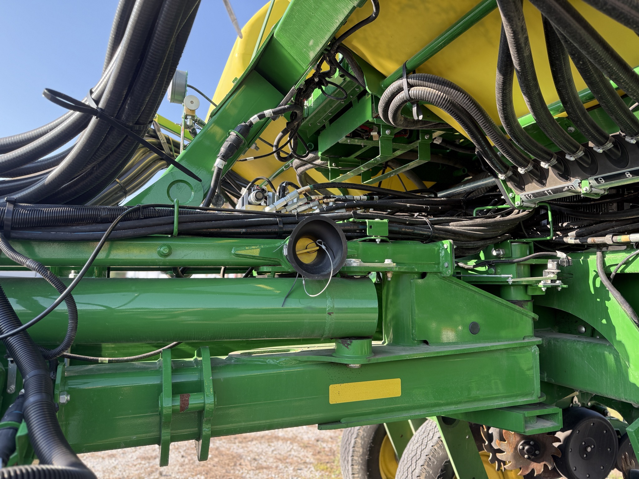 2018 John Deere 1775NT Image 10