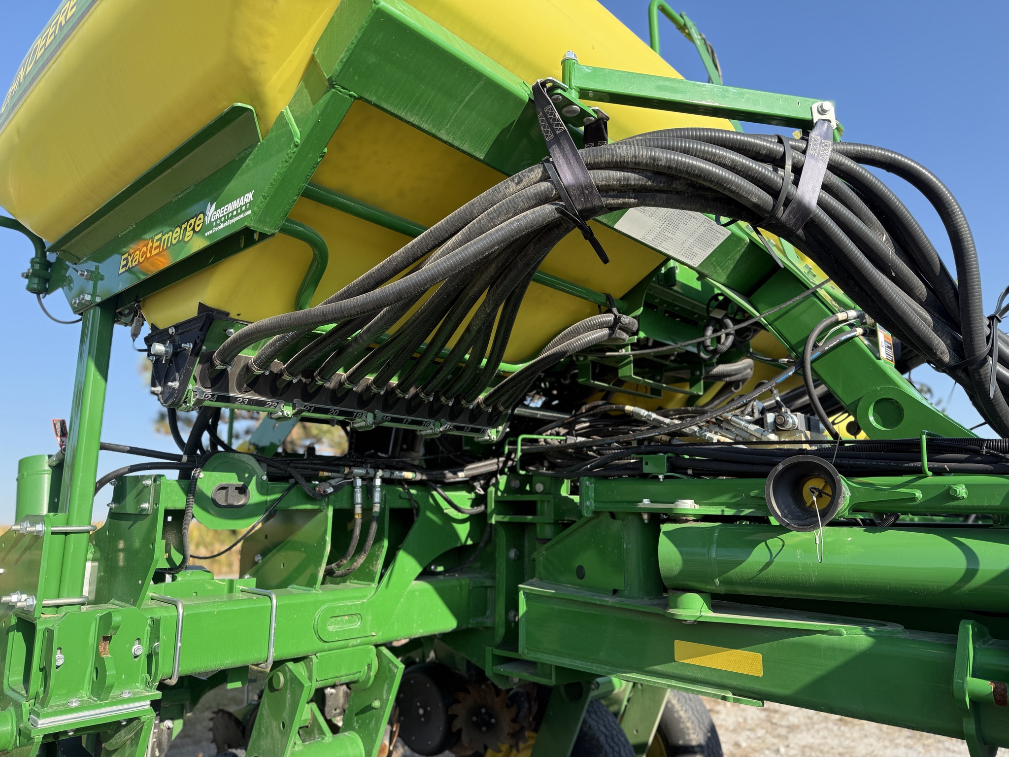 2018 John Deere 1775NT Image 16