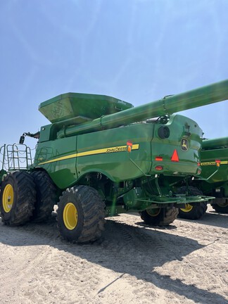 2023 John Deere S780 (18th thumbnail)