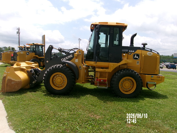 Photo of a 2023 John Deere 444P
