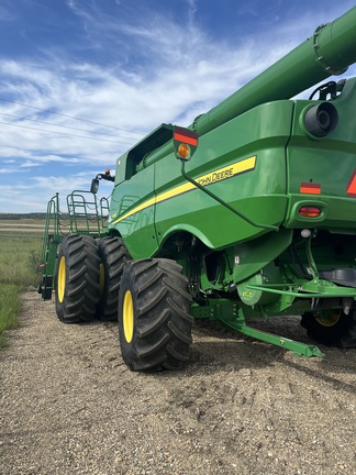 Used 2017 John Deere S680 Combines at Horizon Ag & Turf in Mayerthorpe, AB - Photo4