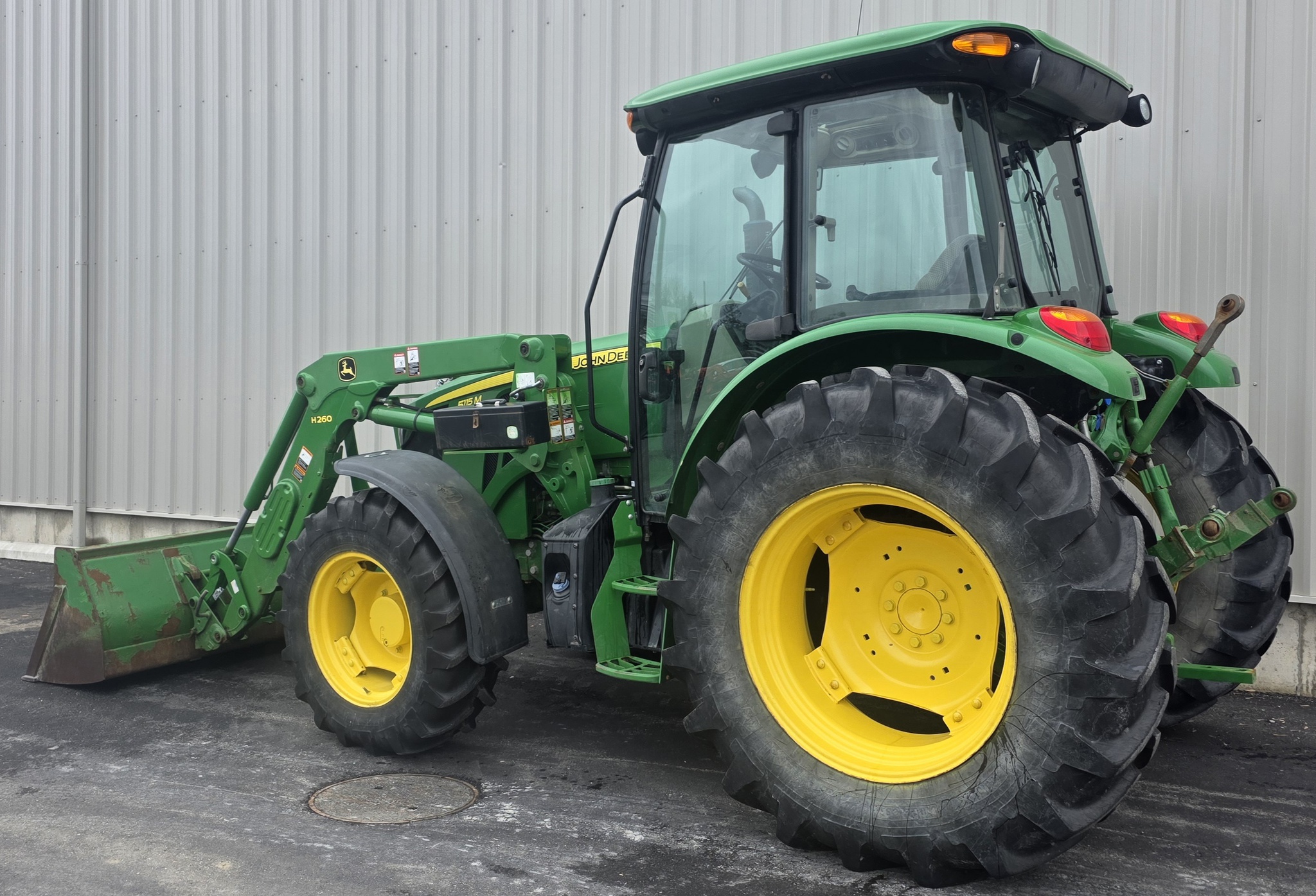 2017 John Deere 5115M Image 3