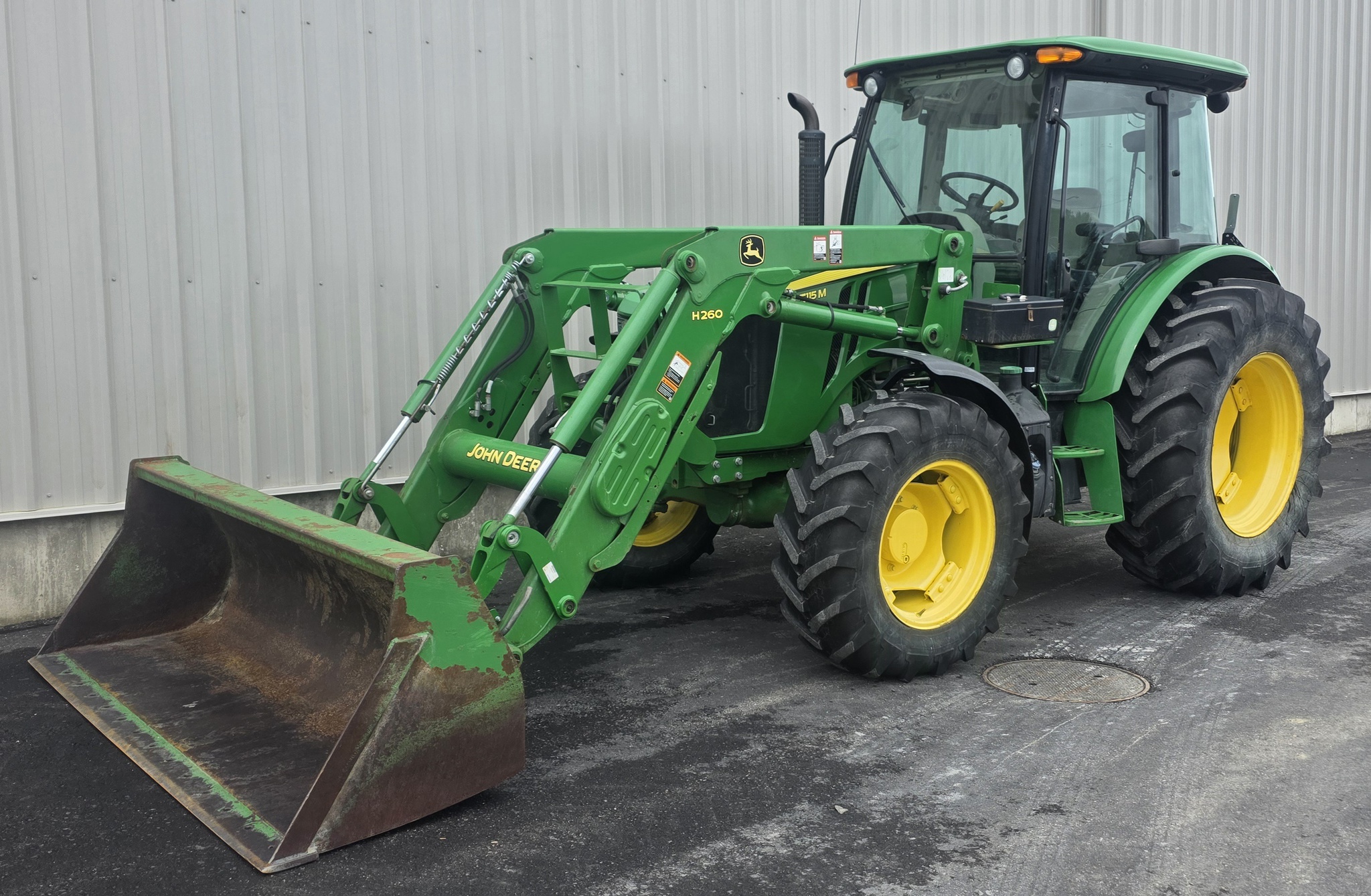 2017 John Deere 5115M Image 2
