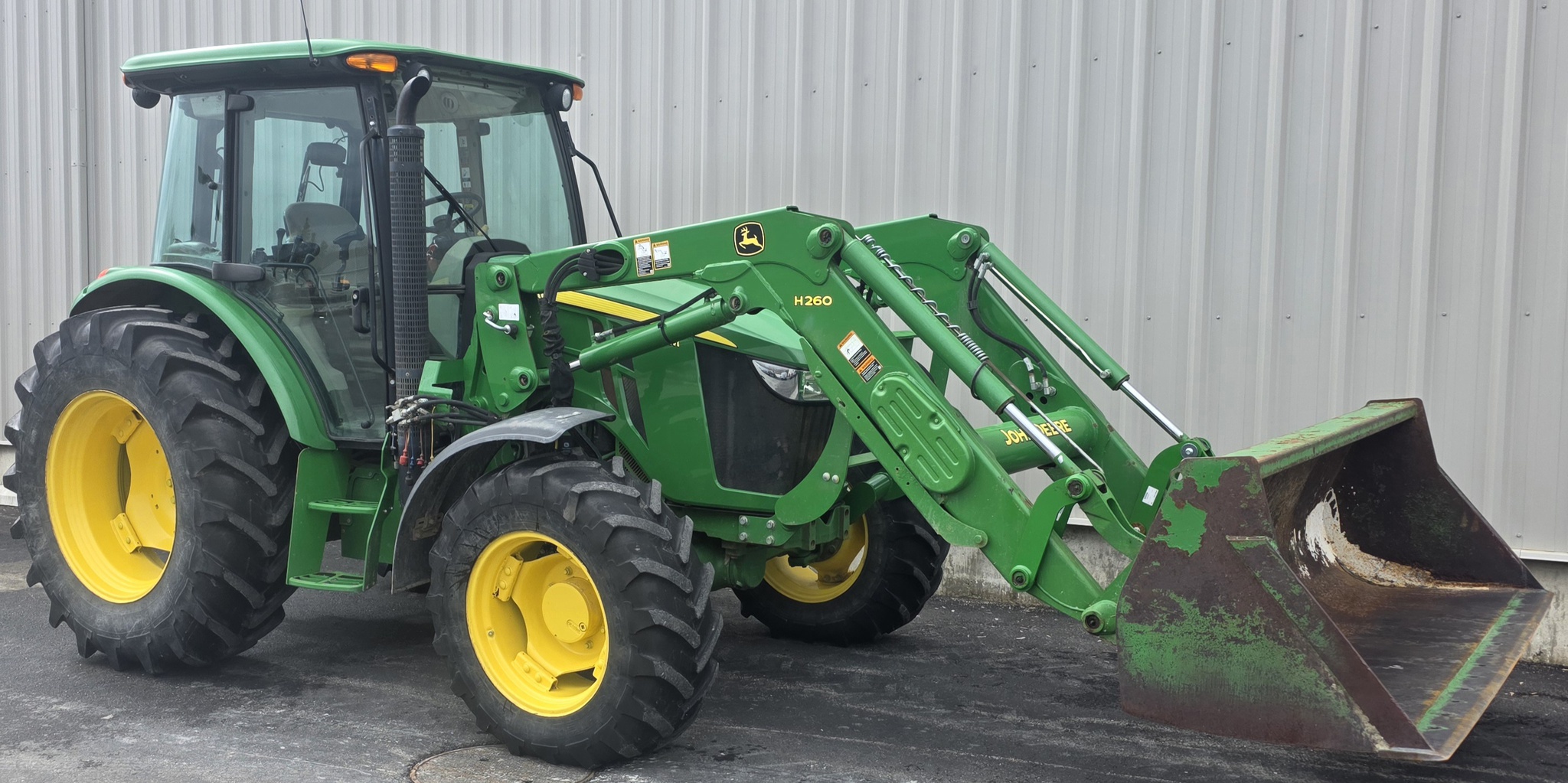 2017 John Deere 5115M Image 6