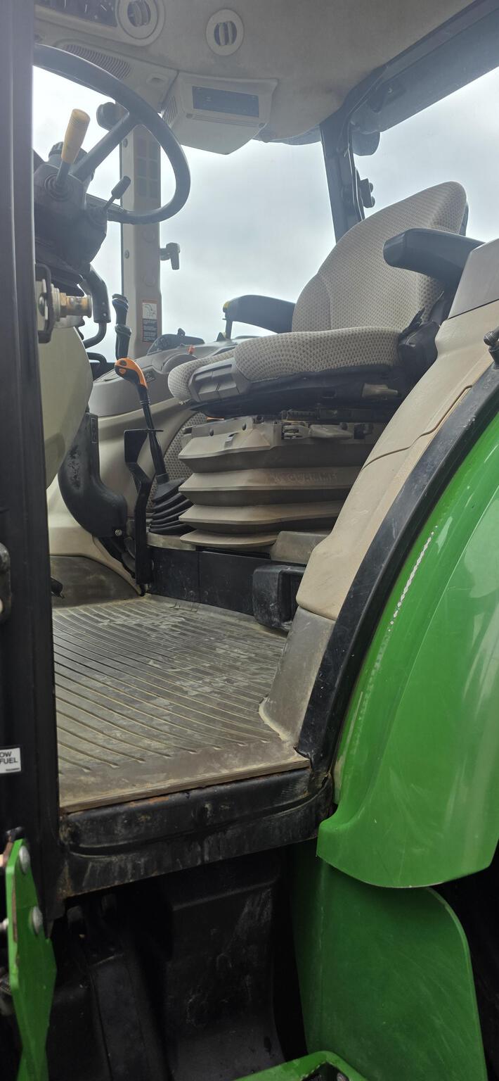 2017 John Deere 5115M Image 16