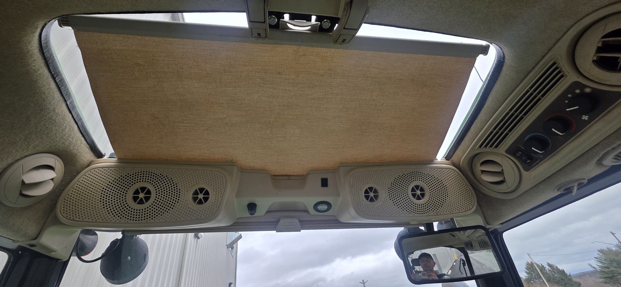 2017 John Deere 5115M Image 14