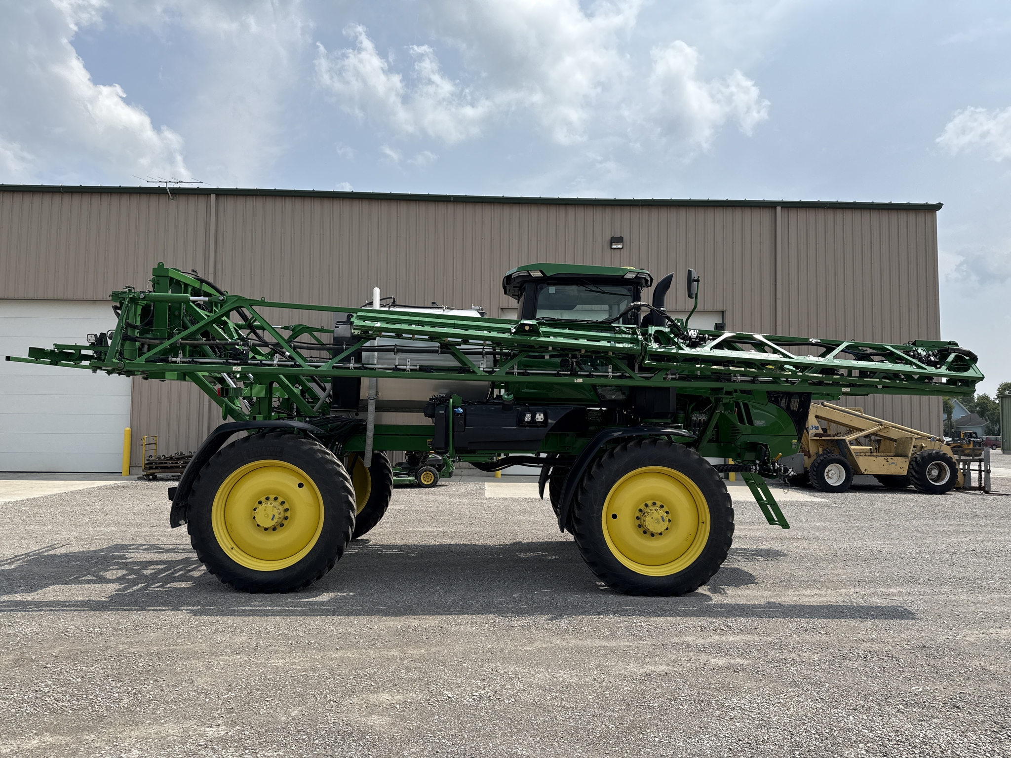 2024 John Deere 410R Image 9