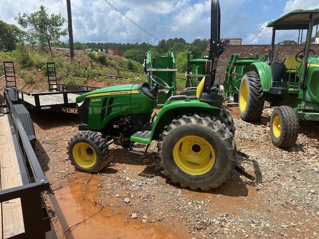 2018 John Deere 3032E Image 2