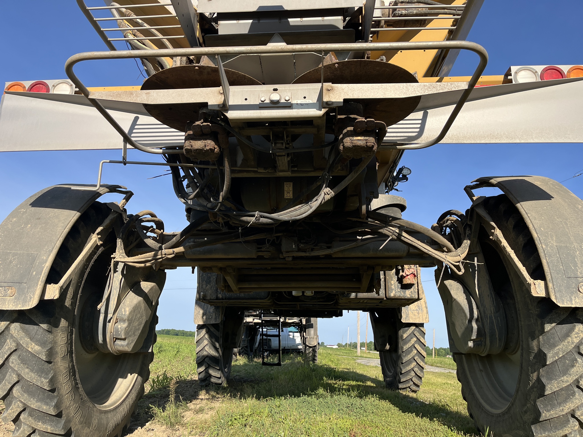 2019 RoGator RG1300C Image 12