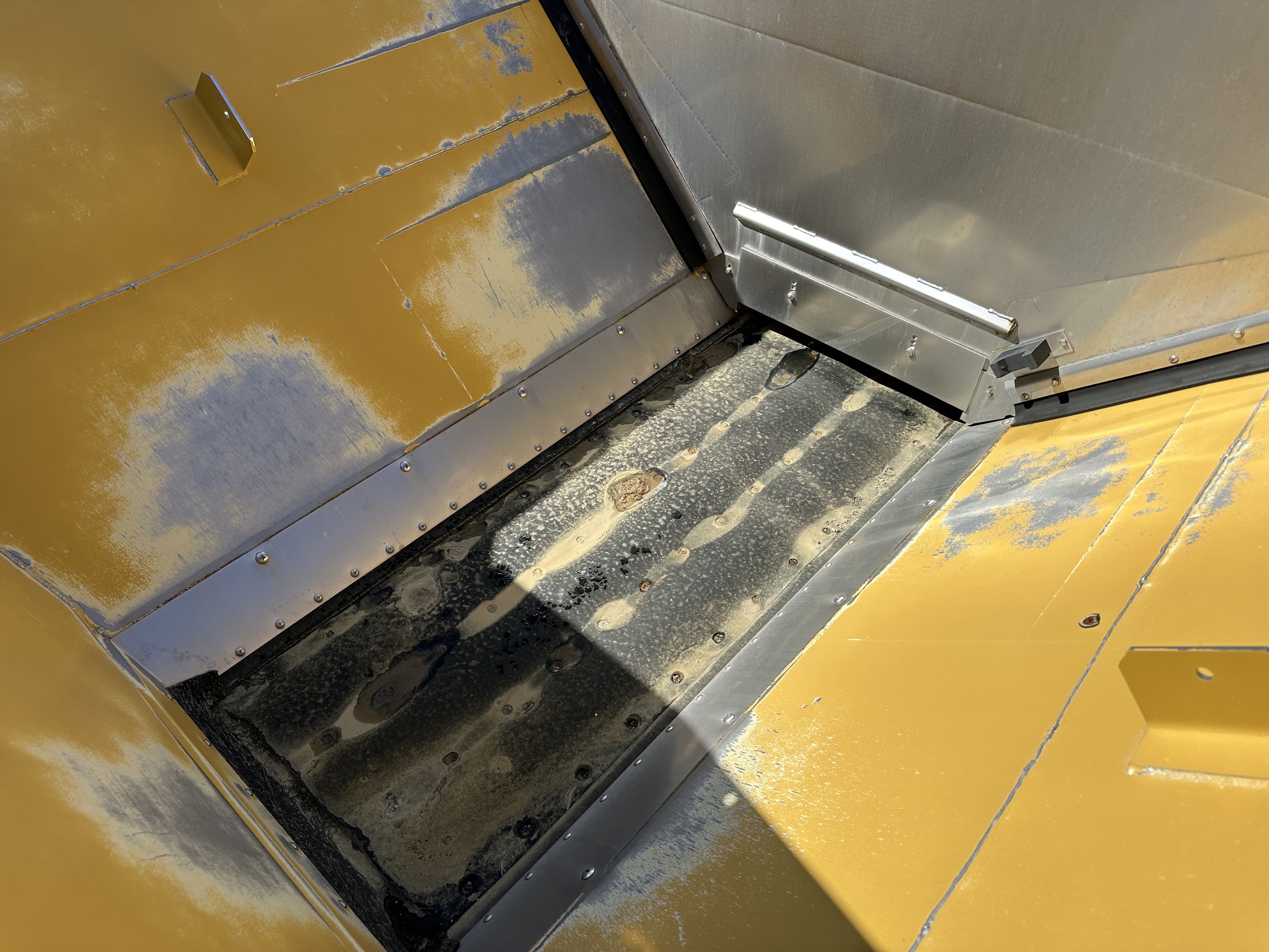 2019 RoGator RG1300C Image 17