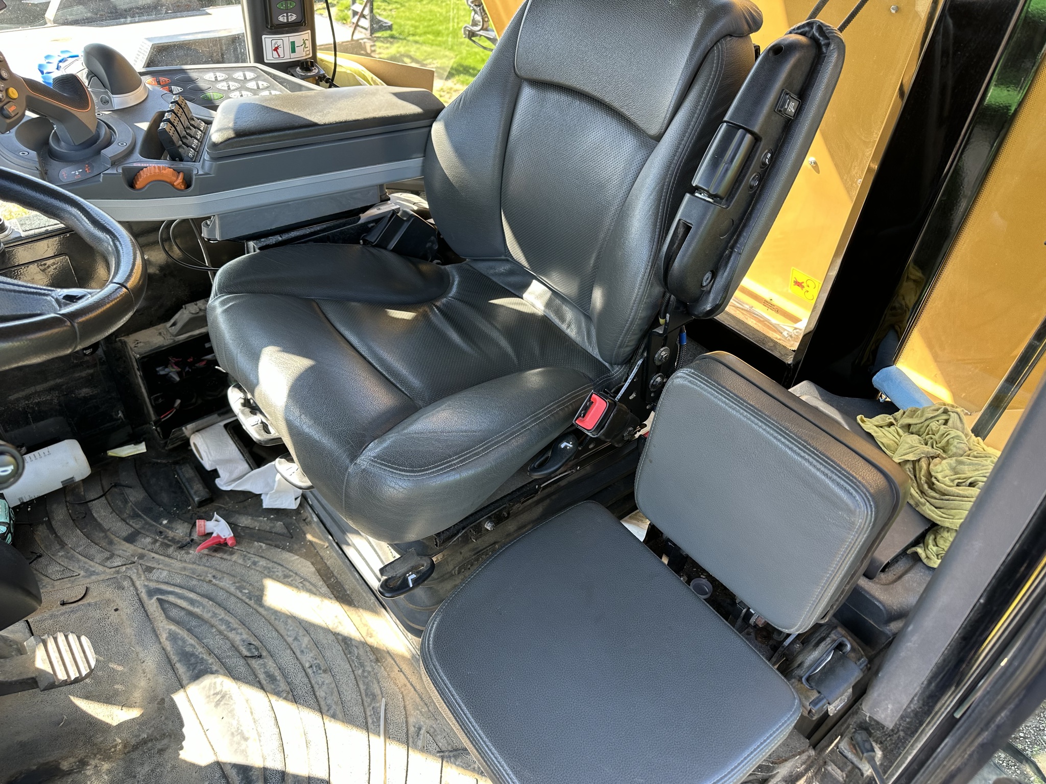 2019 RoGator RG1300C Image 21