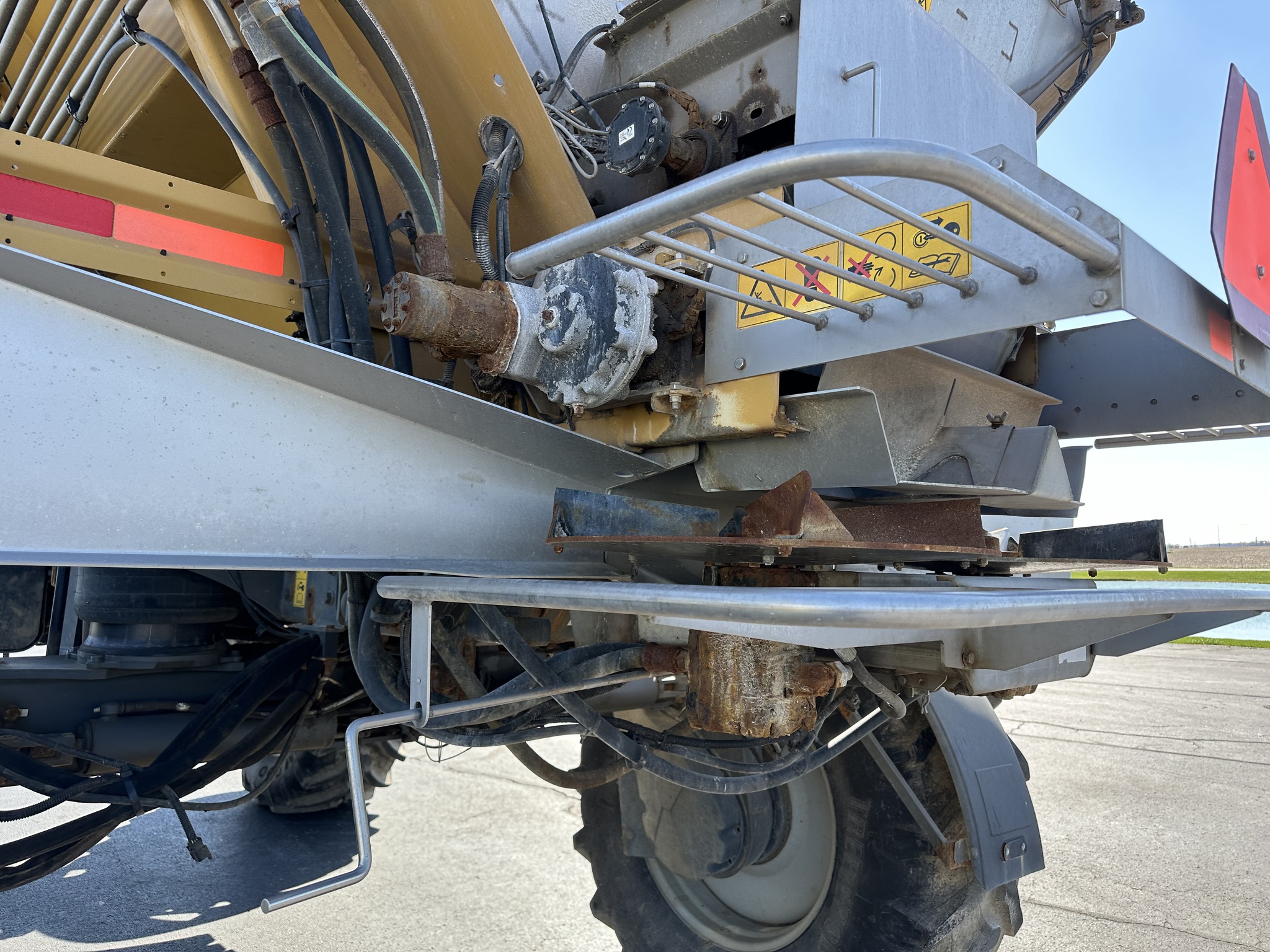 2019 RoGator RG1300C Image 27